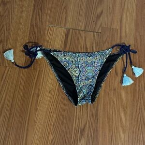 Victoria Secret‎ Paisley Bikini Bottom with Tassels & Ruffle 

Nwot size M